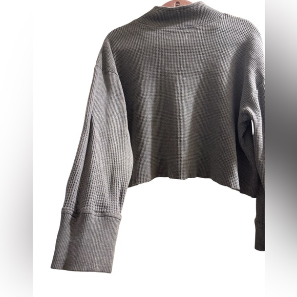 Hollister Grey Cropped Sweater With Zipper Size Medium/Large - Picture 4 of 4